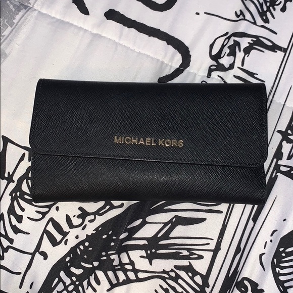 Michael Kors Handbags - Michael Kors Tri fold wallet